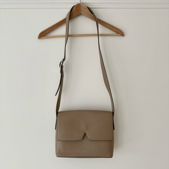Vince Signature Collection Crossbody Bag / Purse - Picture 8 of 10